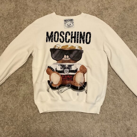 MOSCHINO WHITE TEDDY SWEATSHIRT. size 4-6 (US). white.Chic Moschino sweater in